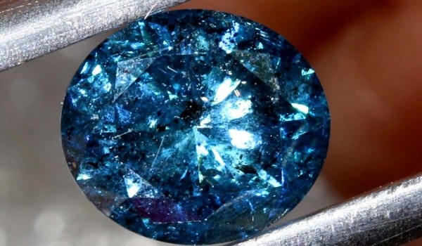 Κινηματογραφική ληστεία στο Βόλο: Αφαντο μπλε διαμάντι αξίας 500.000 ευρώ - Φωτογραφία 1