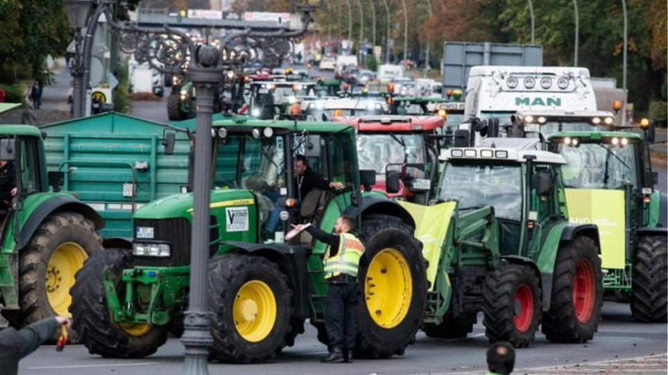 Γερμανία: Χιλιάδες αγρότες βγήκαν στους δρόμους με τα τρακτέρ τους - Φωτογραφία 1