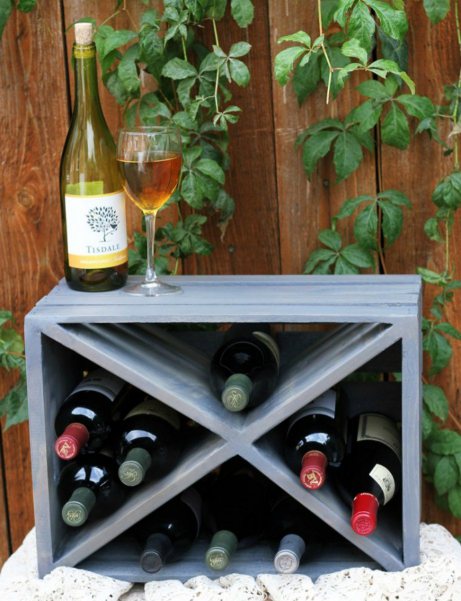 ΚΑΤΑΣΚΕΥΕΣ - DIY: Πώς να Μετατρέψετε ένα Απλό Ξύλινο Κιβώτιο σε ένα Μίνι Wine Bar - Φωτογραφία 4