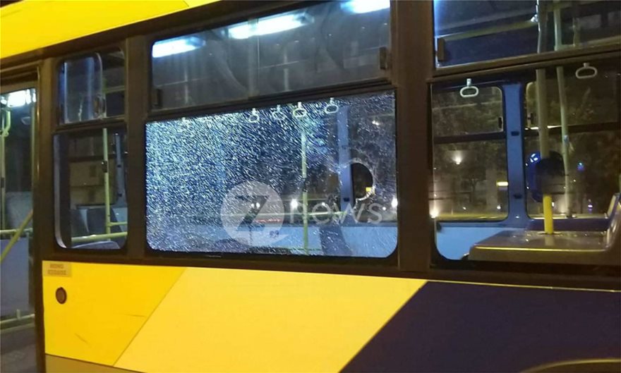 Λεωφόρος Συγγρού: Μεθυσμένος πέταξε μπουκάλι σε λεωφορείο επειδή ο οδηγός αρνήθηκε να τον επιβιβάσει - Φωτογραφία 4
