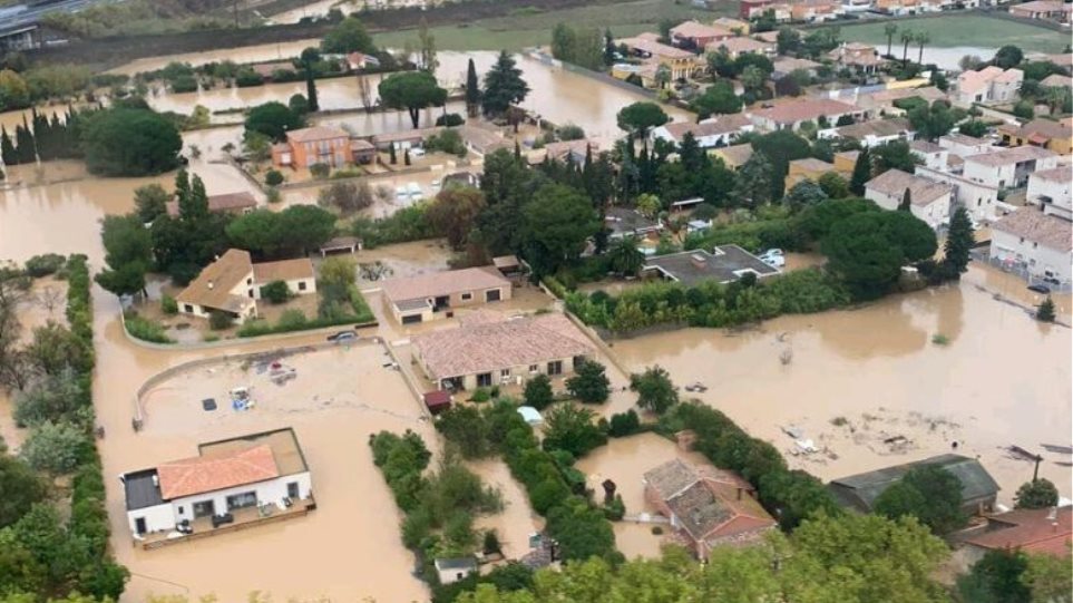 Πλημμύρες σαρώνουν τη νότια Γαλλία: Διακόπηκαν οι σιδηροδρομικές συνδέσεις με την Ισπανία - Φωτογραφία 1