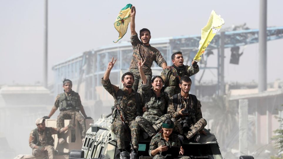 Οι Κούρδοι μαχητές εγκαταλείπουν τη βόρεια Συρία, κατηγορώντας την Τουρκία - Φωτογραφία 1