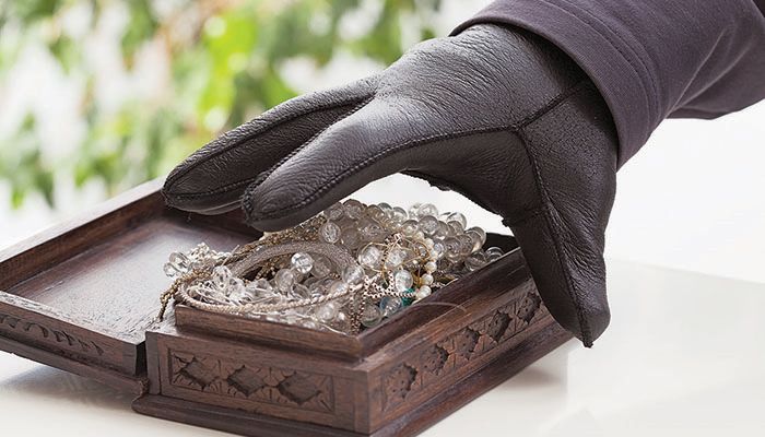 Ροδίτης «ξάφρισε» κοσμήματα αξίας 90.000 € από το σπίτι της πρώην συζύγου του - Φωτογραφία 1