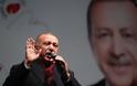 «Φοροσαφάρι» Ερντογάν: Πλούσιοι Τούρκοι, Google και Facebook «βάζουν πλάτη» για Συρία