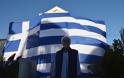 Ο αντιδήμαρχος κάλυψε το σπίτι του με ελληνική σημαία 140 τ.μ.