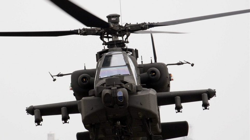 Ελικόπτερα Apache και εξοπλισμός της 3ης ταξιαρχίας Στρατού στο Στεφανοβίκειο - Φωτογραφία 1