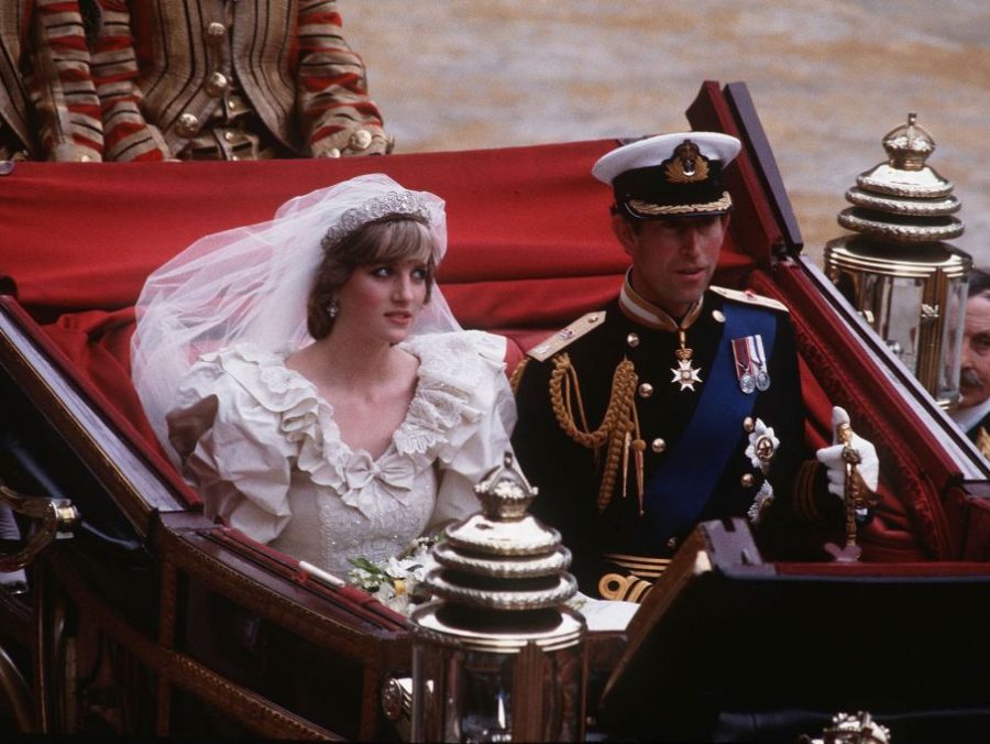 H Sarah Ferguson κράτησε την τιάρα που φόρεσε στο γάμο της ενώ η Diana όχι - Φωτογραφία 1