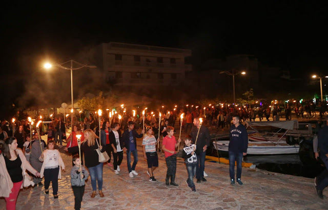 ΑΣΤΑΚΟΣ: Εντυπωσιακή η λαμπαδηδρομία για την Επέτειο του ΟΧΙ | φωτο - Φωτογραφία 18