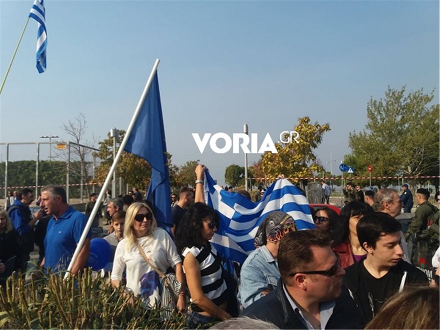Θεσσαλονίκη: Ένταση πριν την παρέλαση σε συγκέντρωση για Κατσίφα και Πρέσπες - Φωτογραφία 2