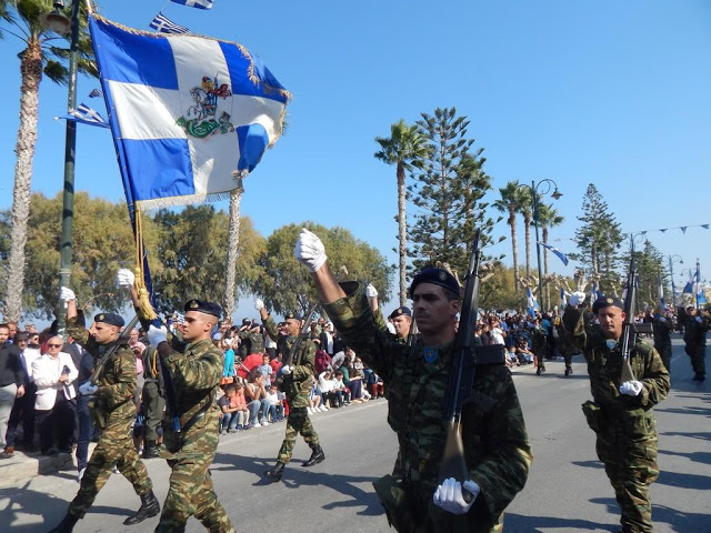 Φωτό από τη στρατιωτική παρέλαση στην ΚΩ - Φωτογραφία 10
