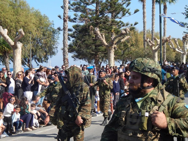 Φωτό από τη στρατιωτική παρέλαση στην ΚΩ - Φωτογραφία 22