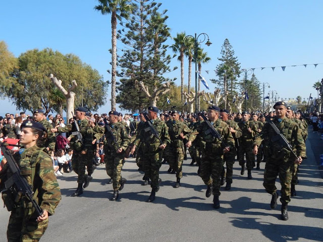 Φωτό από τη στρατιωτική παρέλαση στην ΚΩ - Φωτογραφία 23