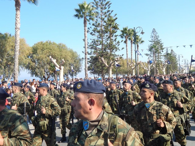 Φωτό από τη στρατιωτική παρέλαση στην ΚΩ - Φωτογραφία 28