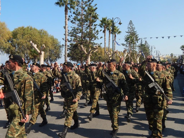Φωτό από τη στρατιωτική παρέλαση στην ΚΩ - Φωτογραφία 36