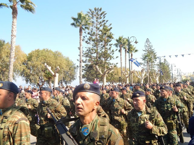 Φωτό από τη στρατιωτική παρέλαση στην ΚΩ - Φωτογραφία 40