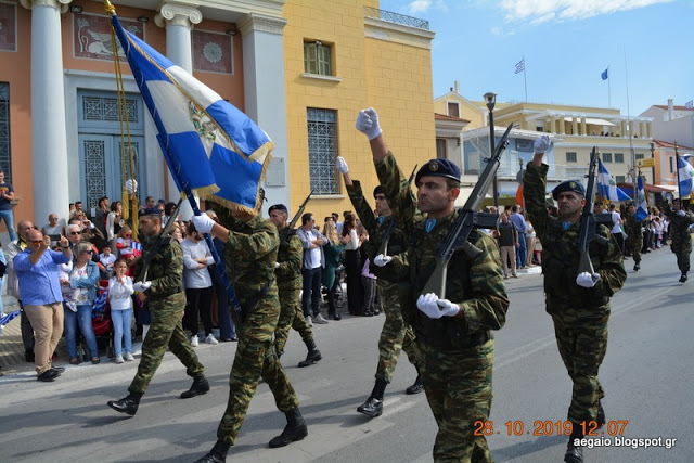 Φωτό από τη στρατιωτική παρέλαση στη Σάμο - Φωτογραφία 14