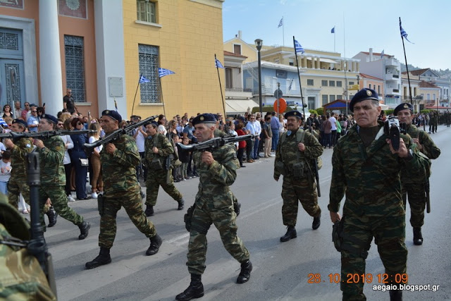 Φωτό από τη στρατιωτική παρέλαση στη Σάμο - Φωτογραφία 15