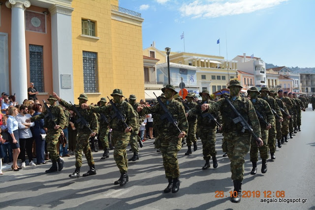 Φωτό από τη στρατιωτική παρέλαση στη Σάμο - Φωτογραφία 16