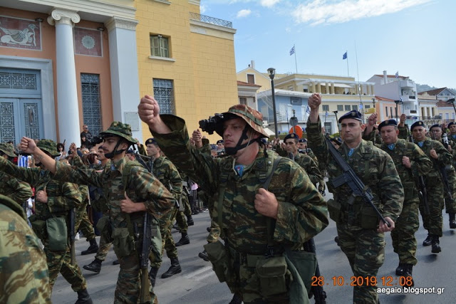 Φωτό από τη στρατιωτική παρέλαση στη Σάμο - Φωτογραφία 19