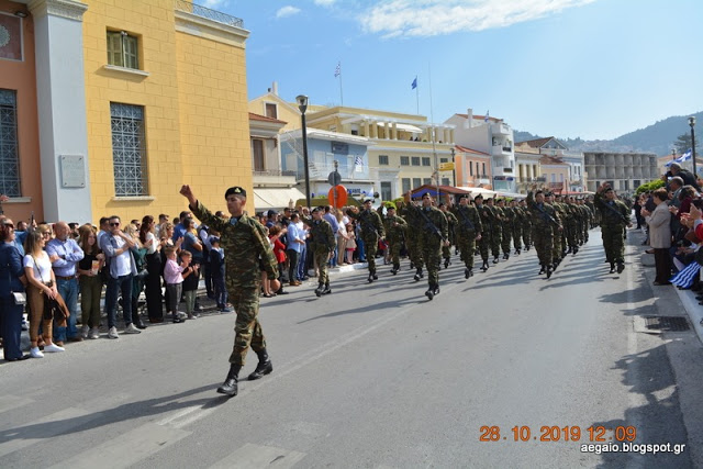Φωτό από τη στρατιωτική παρέλαση στη Σάμο - Φωτογραφία 3