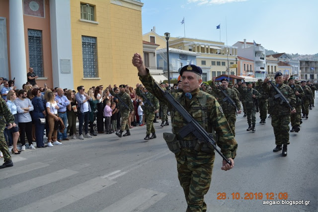 Φωτό από τη στρατιωτική παρέλαση στη Σάμο - Φωτογραφία 7