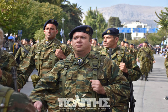 Φωτό από τη στρατιωτική παρέλαση στη Χίο - Φωτογραφία 11