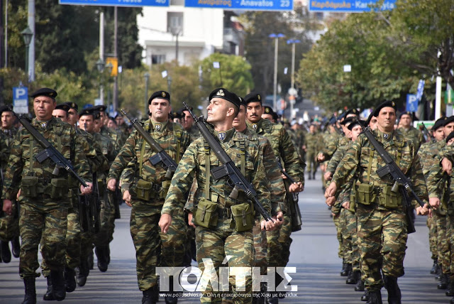 Φωτό από τη στρατιωτική παρέλαση στη Χίο - Φωτογραφία 9