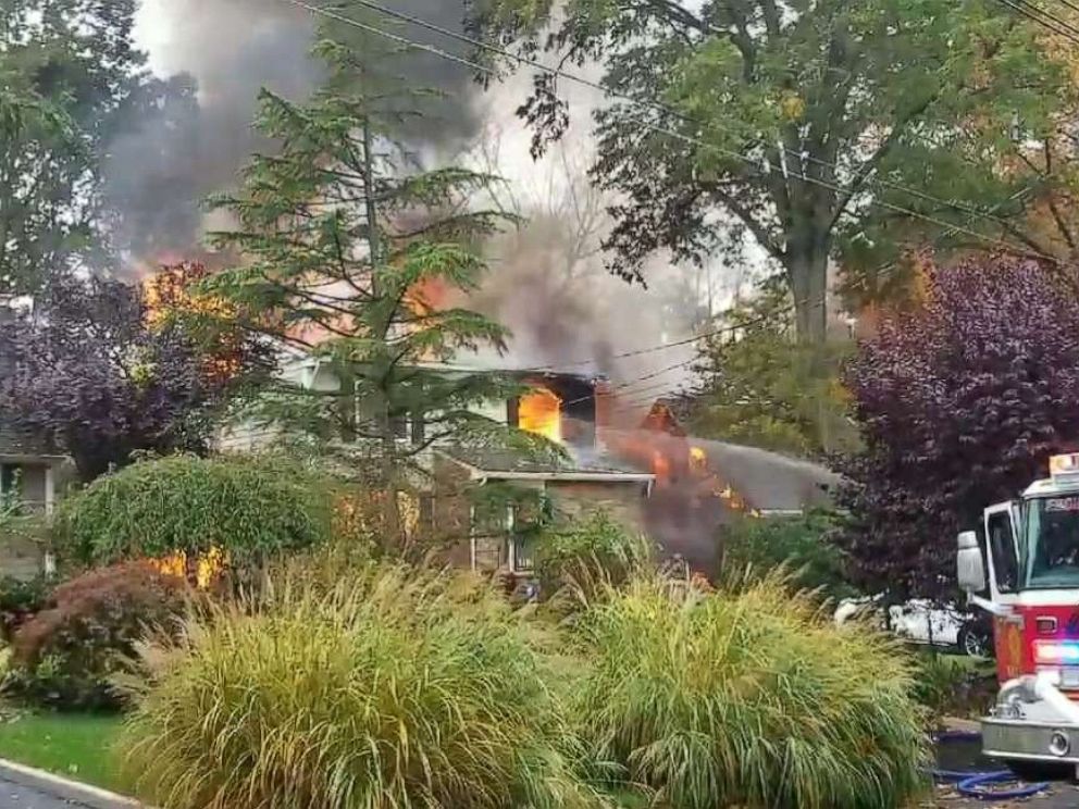 Αεροσκάφος έπεσε πάνω σε σπίτια στο Νιού Τζέρσεϊ - Φωτογραφία 4