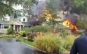 Αεροσκάφος έπεσε πάνω σε σπίτια στο Νιού Τζέρσεϊ - Φωτογραφία 1