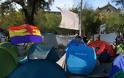 Βαρκελώνη: Εκατοντάδες νέοι έστησαν σκηνές με αίτημα την ανεξαρτησία - Φωτογραφία 3