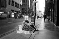 Διάσημοι που ήταν άστεγοι πριν κολυμπήσουν στο χρήμα [ΦΩΤΟ]