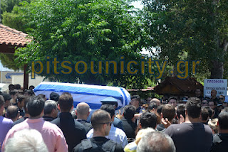 Έγινε η κηδεία του αδικοχαμένου αστυνομικού με έντονη την παρουσία της Χρυσής Αυγής - Φωτογραφία 3