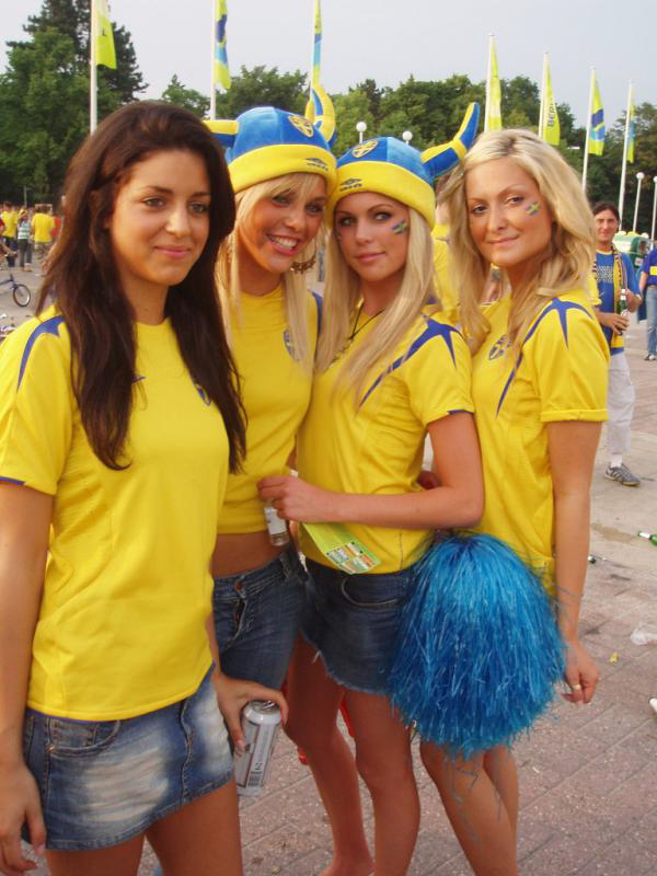 Οι γυναίκες που ομορφαίνουν τα γήπεδα της Πολωνίας και της Ουκρανίας - Φωτογραφία 3