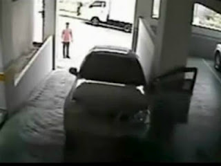 VIDEO: Γυναίκα οδηγός καταστρέφει αυτοκίνητο σε ενάμιση λεπτό! - Φωτογραφία 1