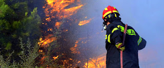 Νεκρός 28χρονος πυροσβέστης στην πυρκαγιά του Ασπρόπυργου- Τρεις πυροσβέστες τραυματίες - Φωτογραφία 1
