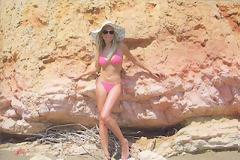 Ελληνίδα τραγουδίστρια επιστρέφει μετά από 5 μήνες σε αναπηρικό καροτσάκι!