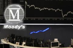 ΜΟΟDY'S: ΥΠΟΒΑΘΜΙΣΕ 15 ΜΕΓΑΛΕΣ ΤΡΑΠΕΖΕΣ