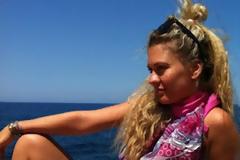 Ε. Λιάσκα: Η Γωγώ του Καφέ της Χαράς υποστηρίζει με πάθος τη Χρυσή Αυγή