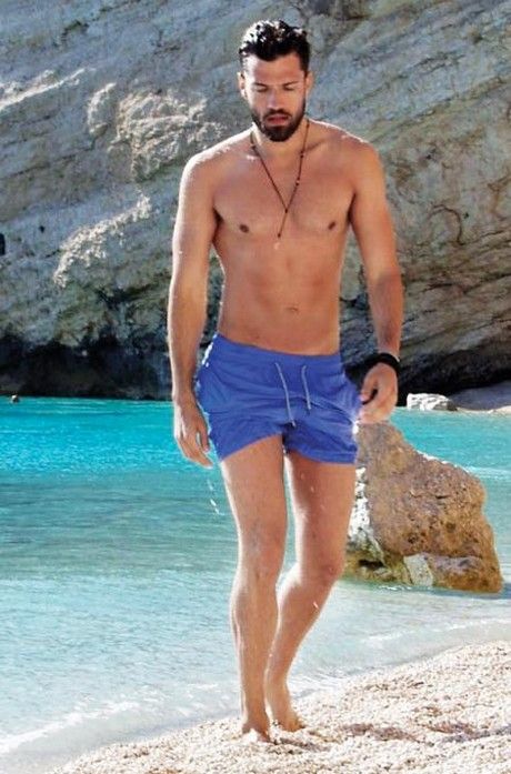 7 σέξυ Έλληνες celebrities μόνο με το μαγιό τους - Φωτογραφία 3
