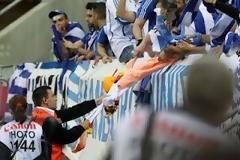 Επεισόδιο για την πλαστική κούκλα-Μέρκελ στις κερκίδες! [PHOTOS]