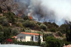 Κινδύνεψαν σπίτια στο Ναύπλιο [photos]