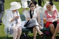 Τα ωραιότερα καπέλα στις ιπποδρομίες του Άσκοτ