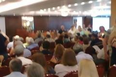 Σφαλιάρες στην Σπανοπούλου, λιποθυμίες και τραυματισμοί στη συνέλευση του ΕΔΟΕΑ, στο Τιτάνια! [ΦΩΤΟ]