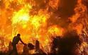 ΣΥΜΒΑΙΝΕΙ ΤΩΡΑ: Φωτιά απειλεί σπίτια στο Σχιστό Κορυδαλλού
