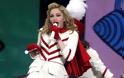Η Madonna αποστειρώνει τα ρούχα της ύστερα από κάθε εμφάνιση, από φόβο για... κλοπή DNA!