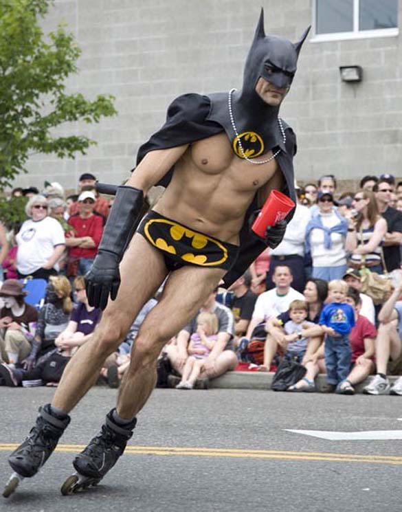 ΔΕΙΤΕ: Οι 10 πιο ασυνήθιστοι & αστείοι Batman - Φωτογραφία 8