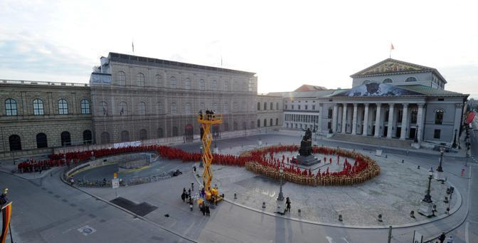 Εντυπωσιακές φωτογραφίες! 1.700 γυμνοί εθελοντές χτυπούν... κόκκινο - Φωτογραφία 4