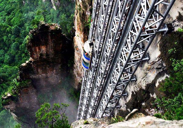 Παράξενο ασανσέρ πάνω στα βράχια! [Pics] - Φωτογραφία 2