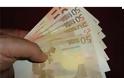 Αλβανίδα βρήκε φάκελο με 5500 ευρώ και τον παρέδωσε