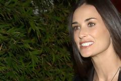 Με γυμνό μοντέλο στην Σαντορίνη ο εραστής της Demi Moore